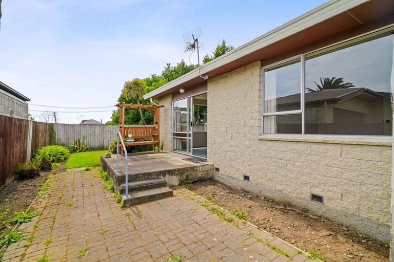 Photo of property in 2/4 Brixton Street, Islington, Christchurch, 8042