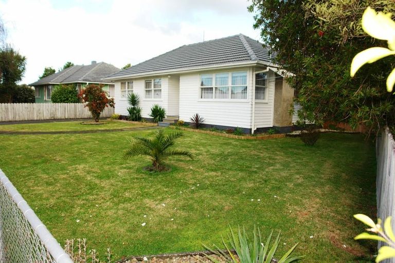 Photo of property in 6 Hereford Street, Te Atatu Peninsula, Auckland, 0610