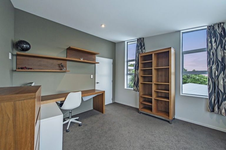 Photo of property in 2 Redcliffs View Lane, Redcliffs, Christchurch, 8081