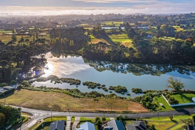 Photo of property in 1 York Terrace, Riverhead, 0820