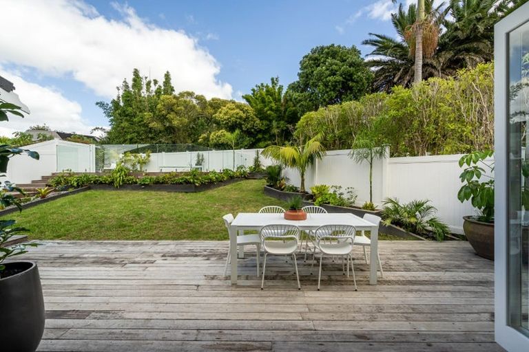 Photo of property in 16 Hinemoa Terrace, Birkenhead, Auckland, 0626