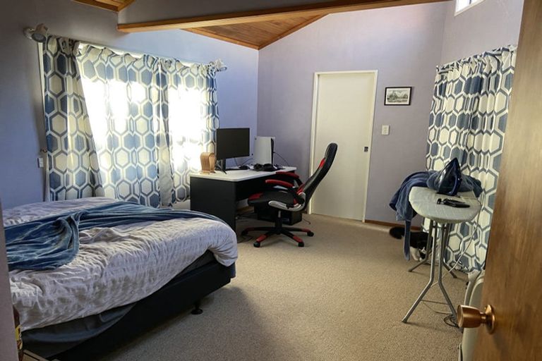 Photo of property in 70 Hadfield Street, Beach Haven, Auckland, 0626