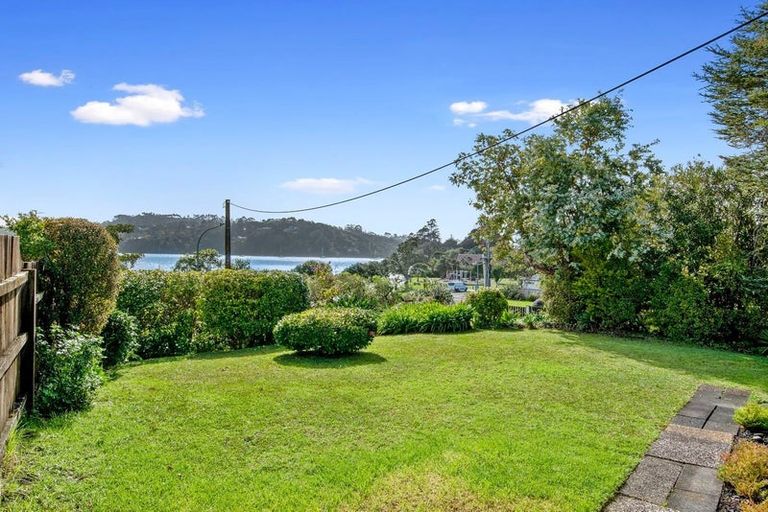 Photo of property in 1/1 Alison Avenue, Herald Island, Auckland, 0618