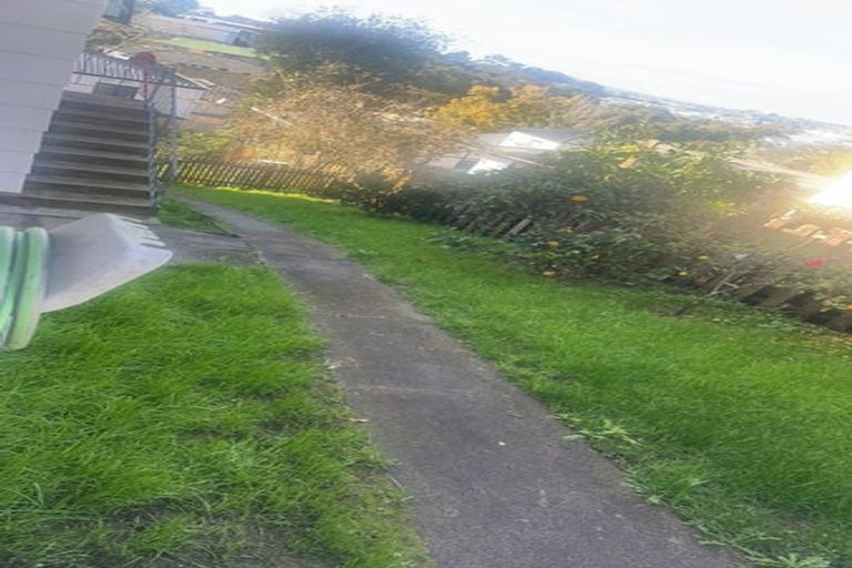 Photo of property in 22 Jenanne Place, Totara Vale, Auckland, 0629