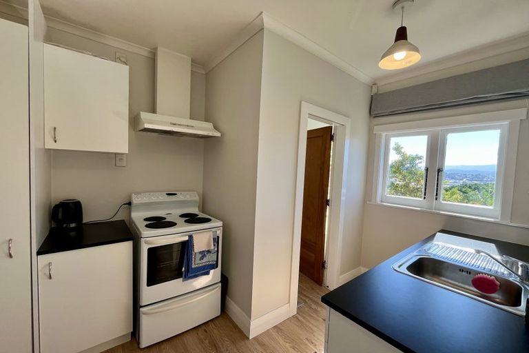 Photo of property in 94 Sutherland Road, Melrose, Wellington, 6023