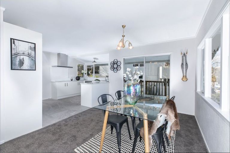 Photo of property in 82 Ravenwood Drive, Forrest Hill, Auckland, 0620