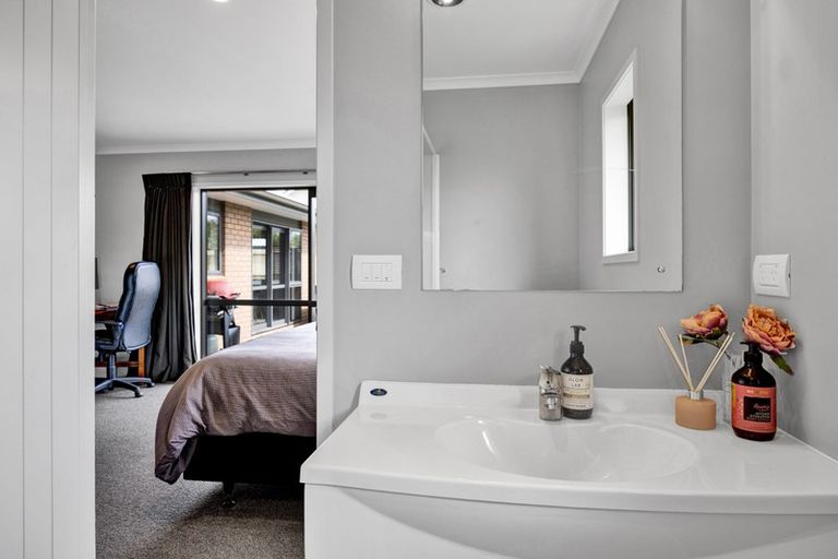 Photo of property in 6 Montague Grove, Stratford, 4332