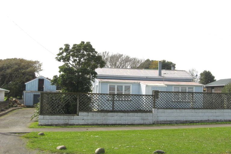 Photo of property in 6 Harris Street, Waitara, 4320