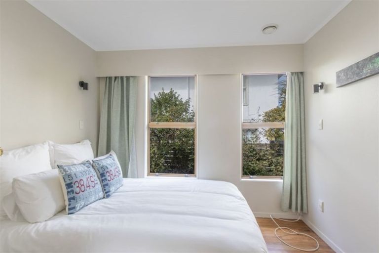 Photo of property in 96 Churton Drive, Churton Park, Wellington, 6037