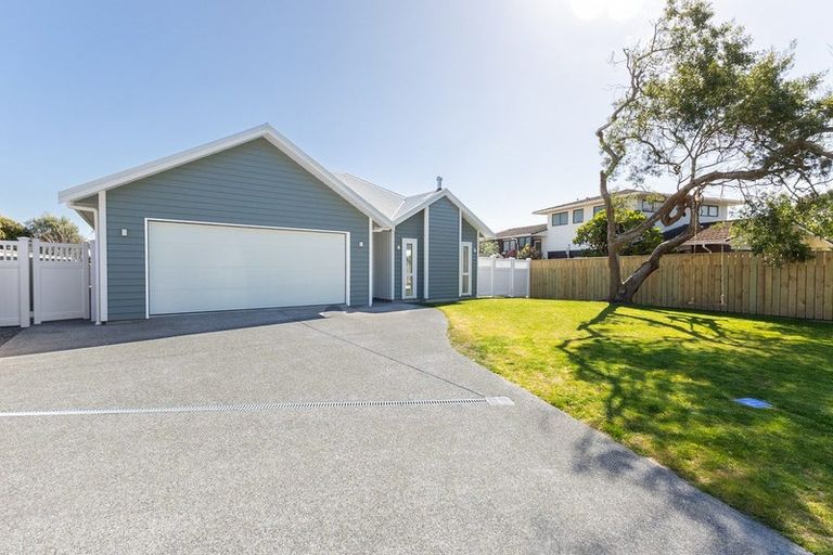 Photo of property in 23 Frimley Terrace, Waikanae Beach, Waikanae, 5036