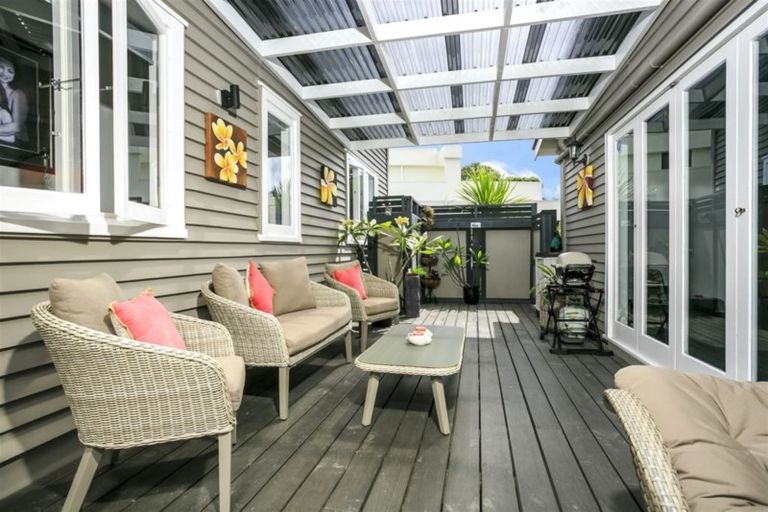 Photo of property in 2 Peter Terrace, Castor Bay, Auckland, 0620