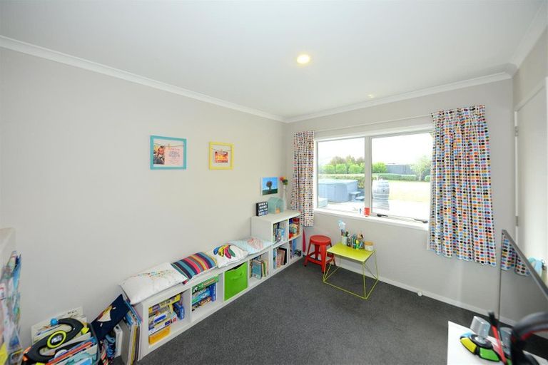 Photo of property in 7 Raymond Place, West Melton, 7618