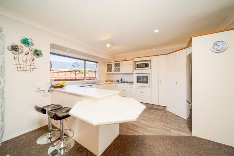 Photo of property in 28 Nikau Street, Inglewood, 4330