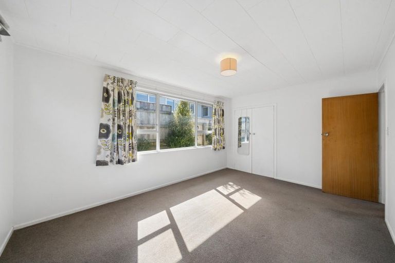 Photo of property in 120 Kahu Road, Paremata, Porirua, 5024