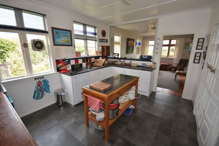 Photo of property in 1 Trig Hill Terrace, Waikanae Beach, Waikanae, 5036
