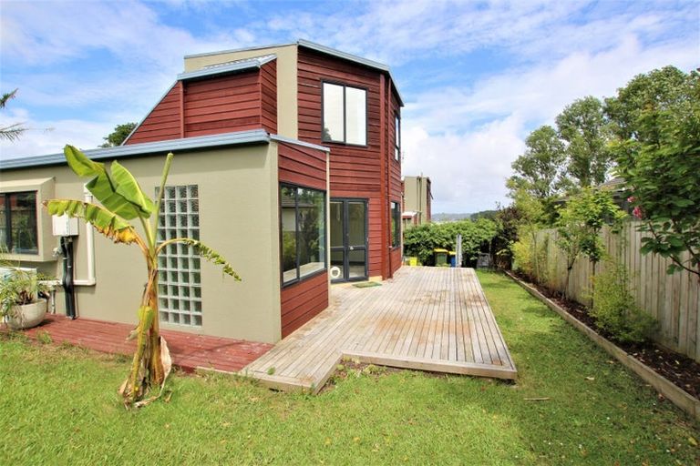 Photo of property in 1/10 Altair Place, Windsor Park, Auckland, 0632