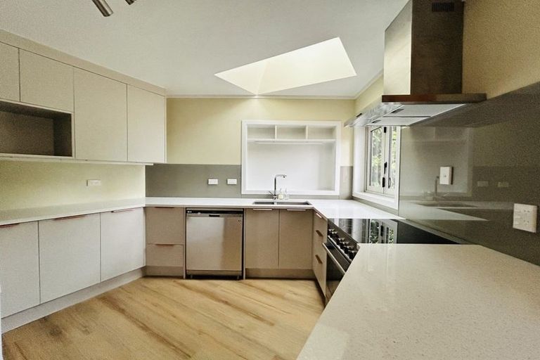 Photo of property in 25 St Simon Place, Botany Downs, Auckland, 2010