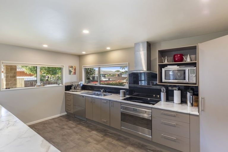 Photo of property in 43 Dunbarton Street, Redwood, Christchurch, 8051
