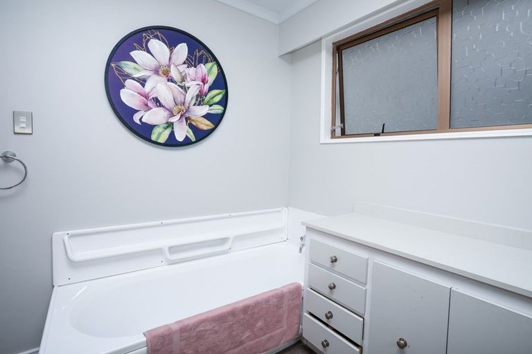 Photo of property in 82 Kildare View, Waikiwi, Invercargill, 9810