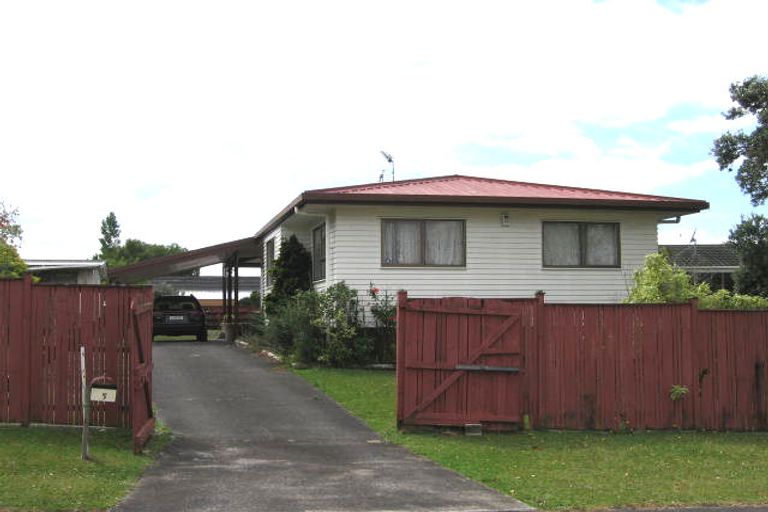 Photo of property in 5 Foyle Place, Glendene, Auckland, 0602