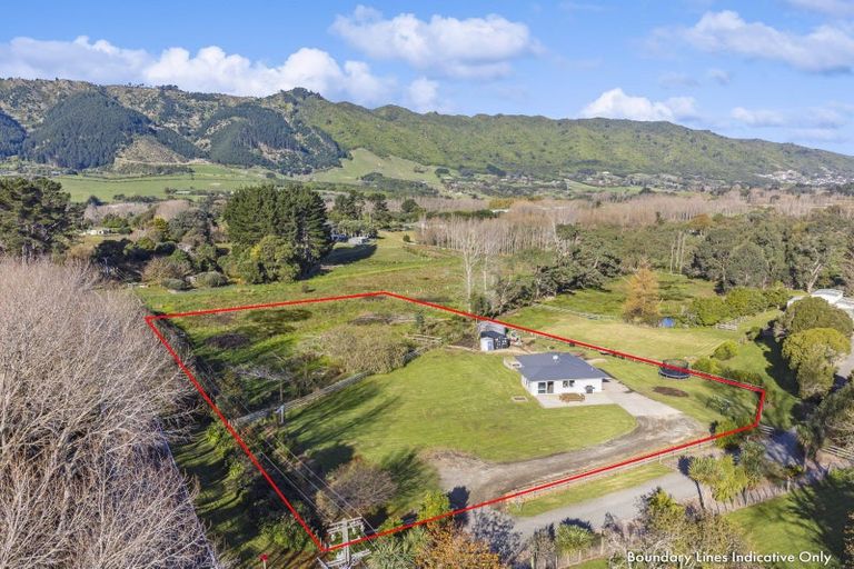 Photo of property in 105 Peka Peka Road, Peka Peka, Waikanae, 5391
