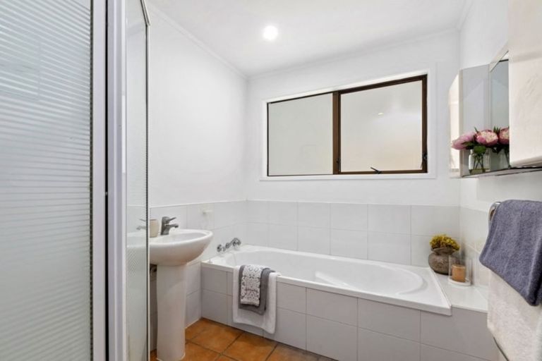 Photo of property in 93 Oaktree Avenue, Browns Bay, Auckland, 0630