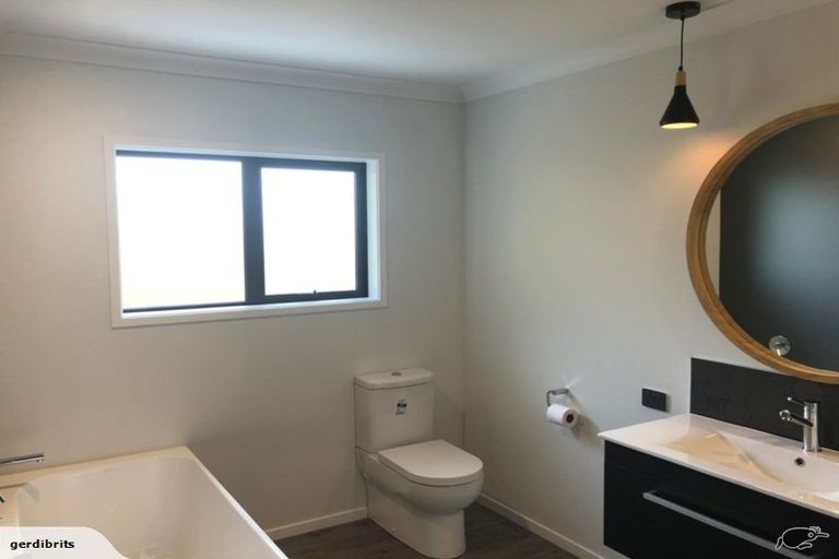 Photo of property in 13 Oxnam Place, Foxton Beach, Foxton, 4815