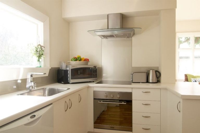 Photo of property in 11 Woodville Street, Edgeware, Christchurch, 8013