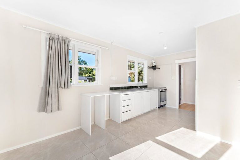 Photo of property in 56 Bolton Street, Blockhouse Bay, Auckland, 0600