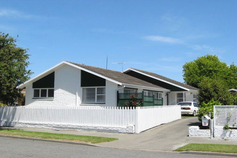 Photo of property in 21 Delaware Crescent, Russley, Christchurch, 8042