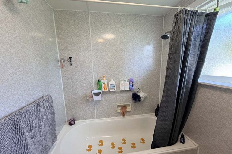 Photo of property in 21 Burgess Street, Green Island, Dunedin, 9018