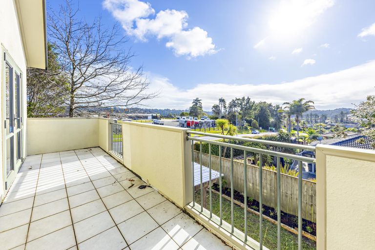 Photo of property in 1/3 Orwell Road, Greenhithe, Auckland, 0632