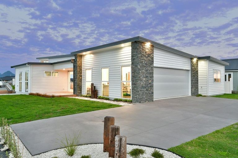 Photo of property in 11 Maturiki Drive, One Tree Point, 0118