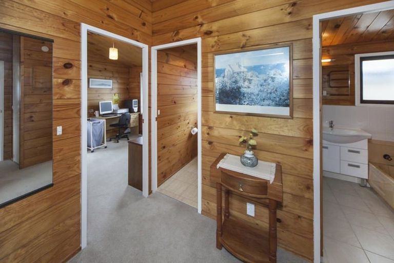 Photo of property in 10 Kitewao Street, Northcote, Auckland, 0627