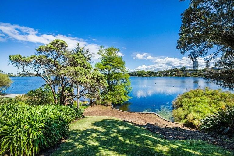 Photo of property in 310 Hurstmere Road, Takapuna, Auckland, 0622