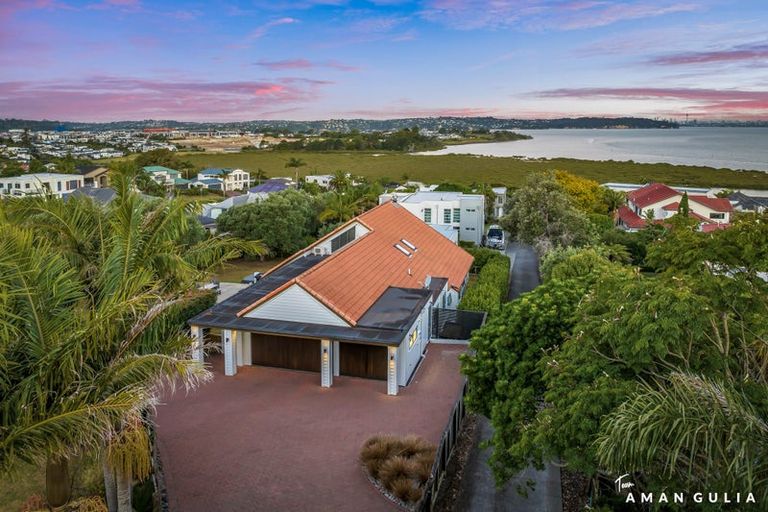 Photo of property in 86a Wiseley Road, West Harbour, Auckland, 0618