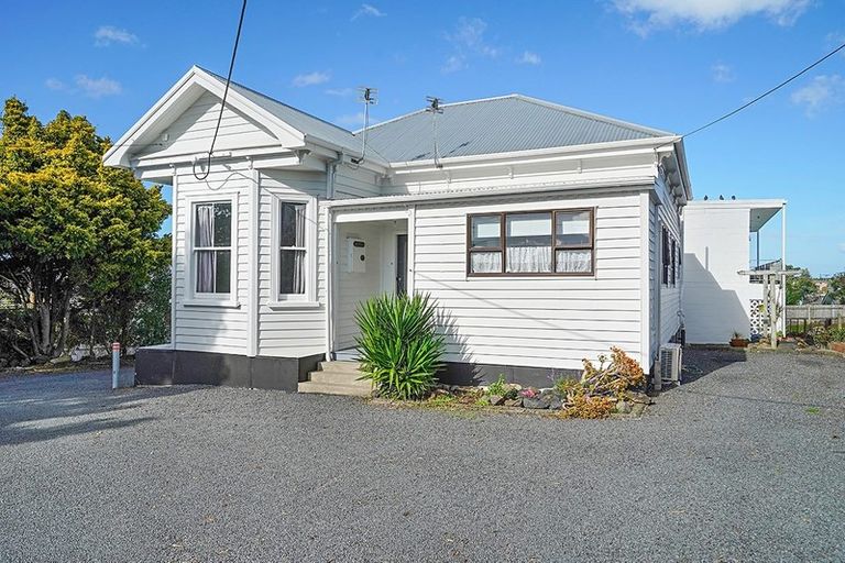 Photo of property in 40 West Coast Road, Glen Eden, Auckland, 0602