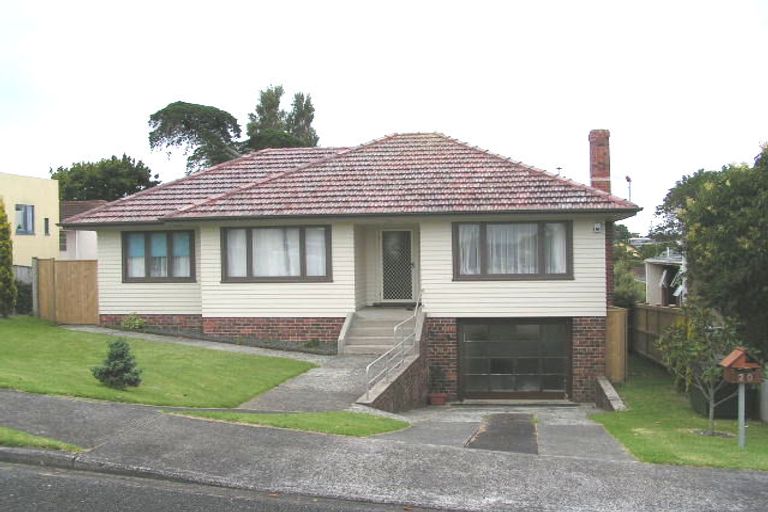 Photo of property in 2/20 Waitemata Road, Hauraki, Auckland, 0622