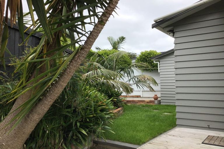 Photo of property in 27 Rugby Road, Birkenhead, Auckland, 0626