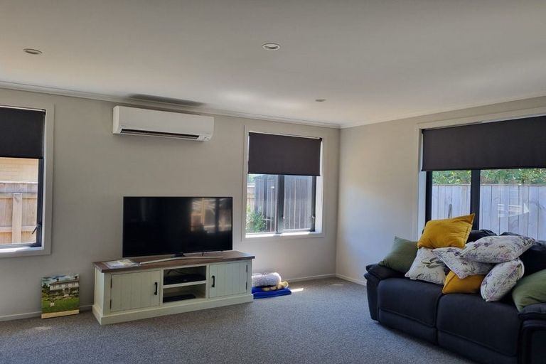 Photo of property in 5 Angus Place, Carterton, 5713