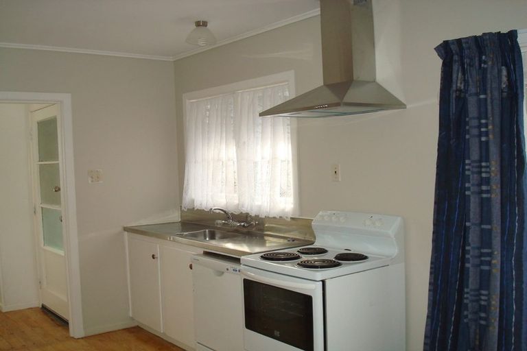 Photo of property in 43 Blease Street, New Lynn, Auckland, 0600