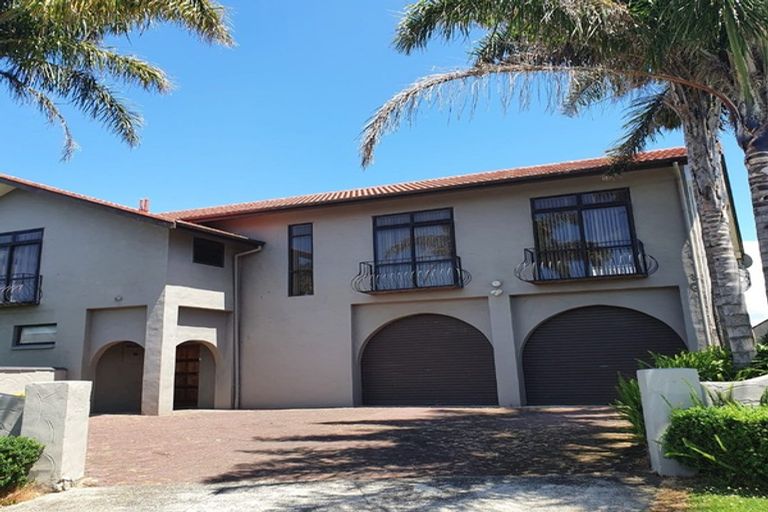 Photo of property in 1 Millen Place, Clarks Beach, 2122