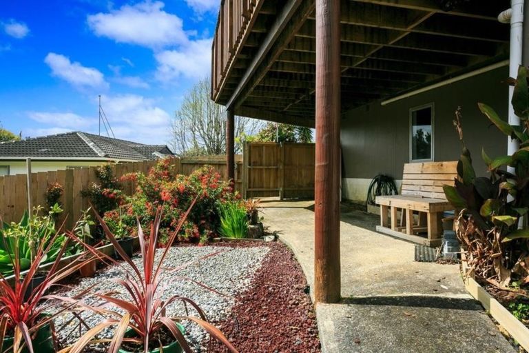 Photo of property in 2/12 Wanita Place, Totara Vale, Auckland, 0629