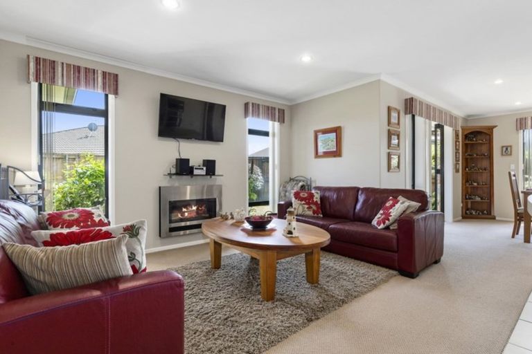 Photo of property in 56 Winchester Place, Rototuna North, Hamilton, 3210