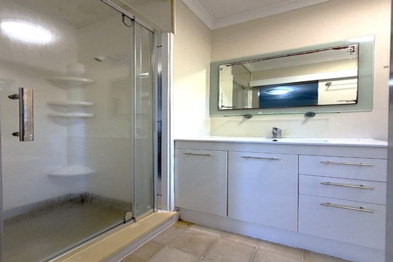 Photo of property in 52 Hiwihau Place, Glenfield, Auckland, 0629