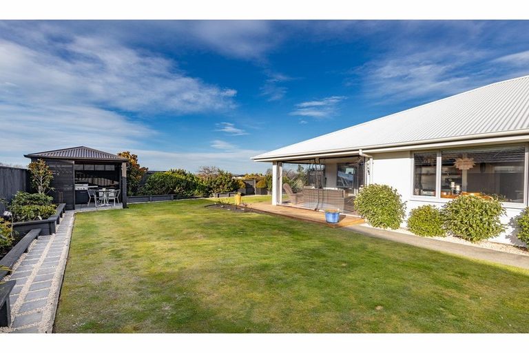 Photo of property in 22 Sequoia Way, Rangiora, 7400