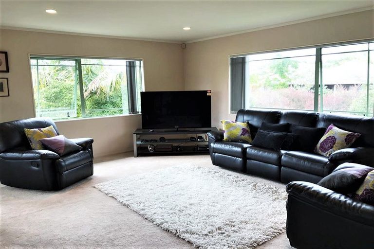 Photo of property in 41 Unsworth Drive, Unsworth Heights, Auckland, 0632