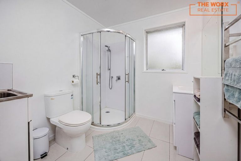 Photo of property in 2/17 Roberts Road, Te Atatu South, Auckland, 0610