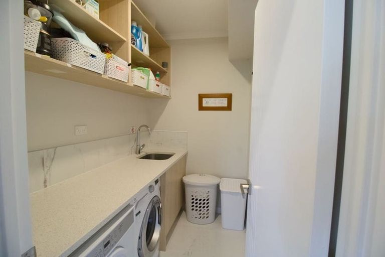 Photo of property in 17 Walter Ruddock Avenue, Kumeu, 0810