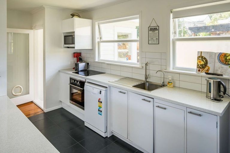 Photo of property in 34 Ranui Terrace, Tawa, Wellington, 5028